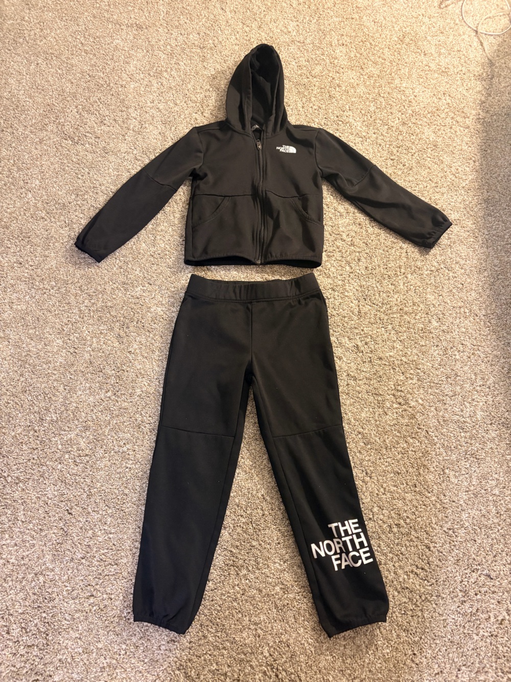 The North Face Youth Black Full-Zip Tracksuit – Size 6 – Excellent Condition!